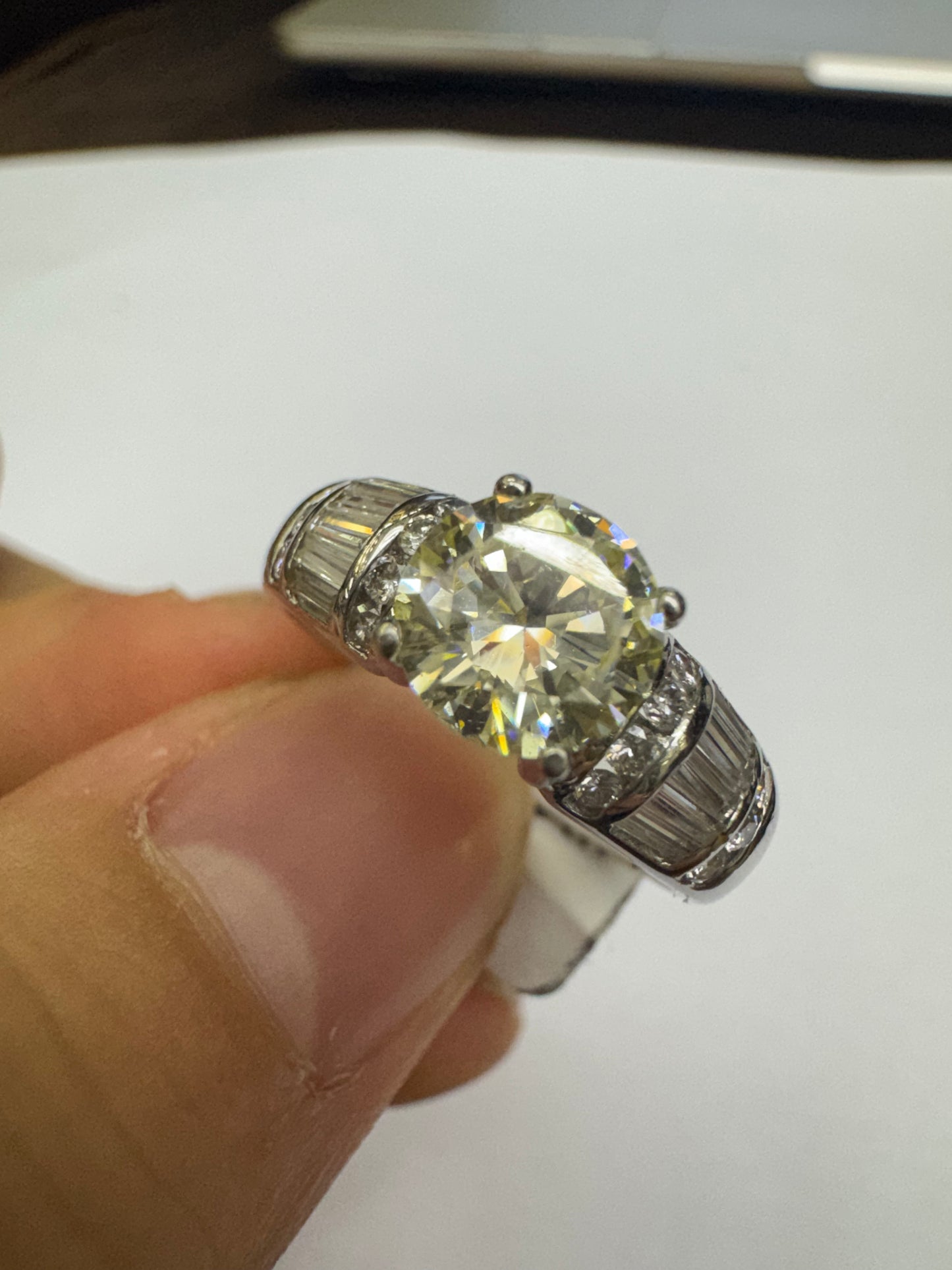 13. Diamond ring 2crt