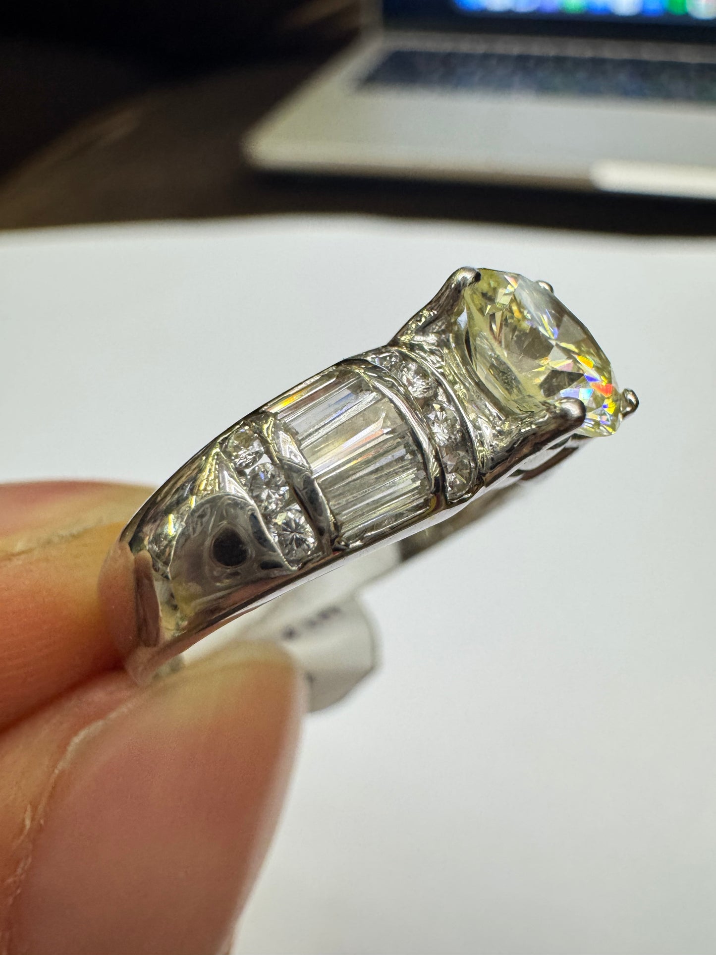 13. Diamond ring 2crt