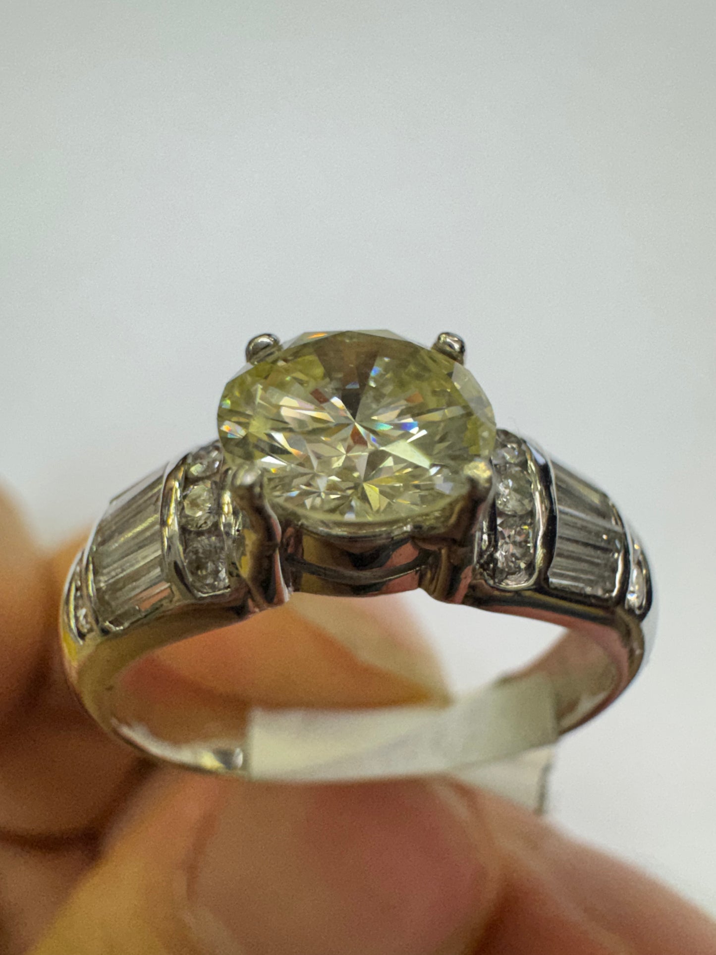 13. Diamond ring 2crt