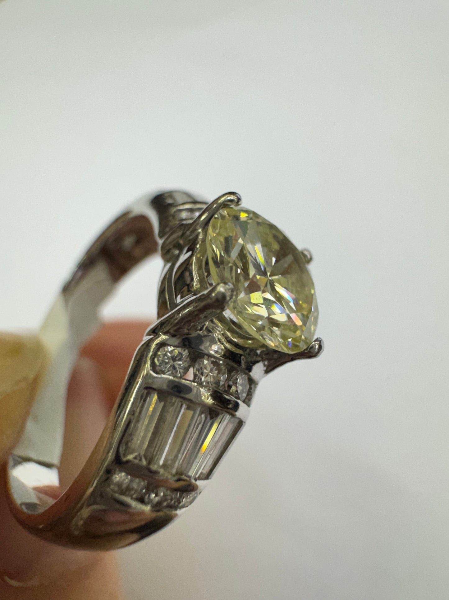 13. Diamond ring 2crt
