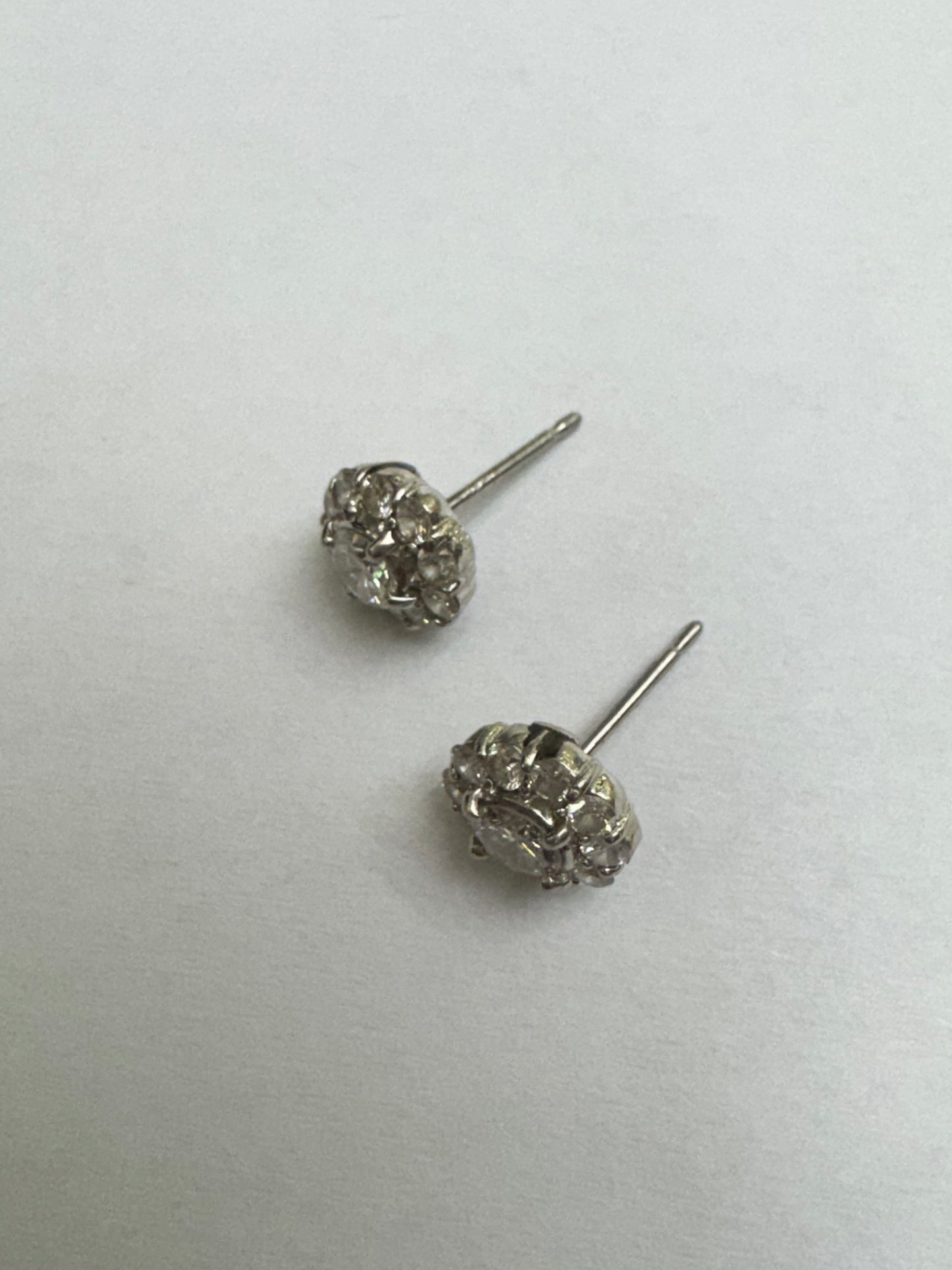 16. Diamond earing