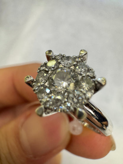 Ring Diamond Center: 0.29ct, keliling: 0.32ct, white gold: 5.35gr