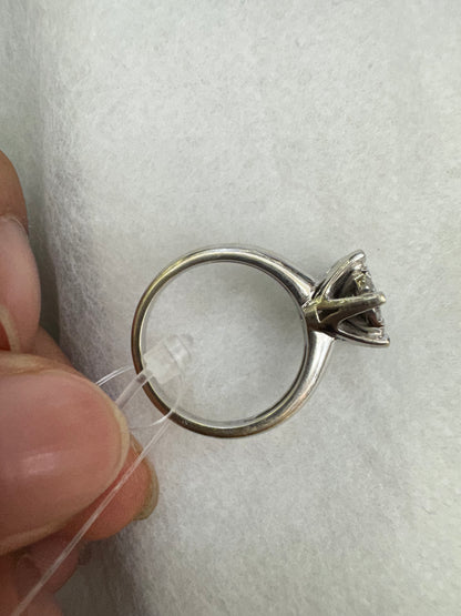 Ring Diamond Center: 0.29ct, keliling: 0.32ct, white gold: 5.35gr