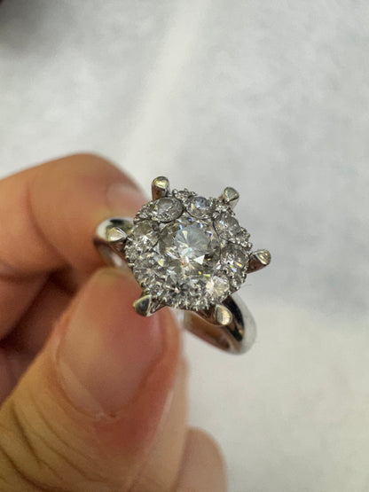 Ring Diamond Center: 0.29ct, keliling: 0.32ct, white gold: 5.35gr
