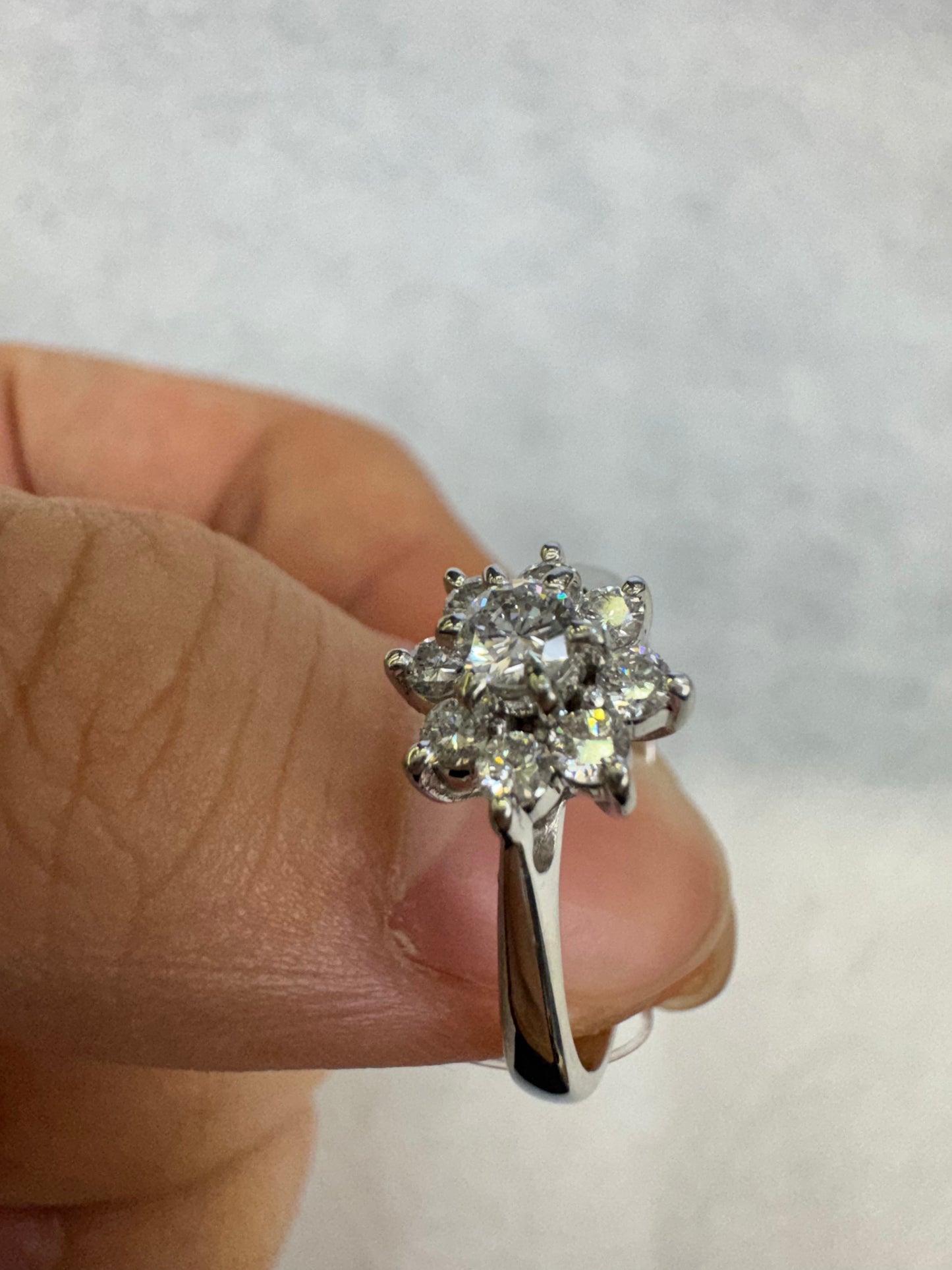 Ring diamond Center: 0.29ct, keliling: 0.32ct, PT900, Total 5gr