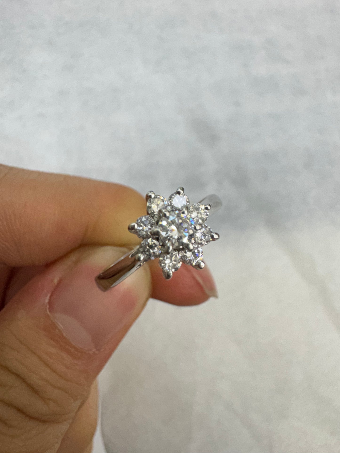 Ring diamond Center: 0.29ct, keliling: 0.32ct, PT900, Total 5gr