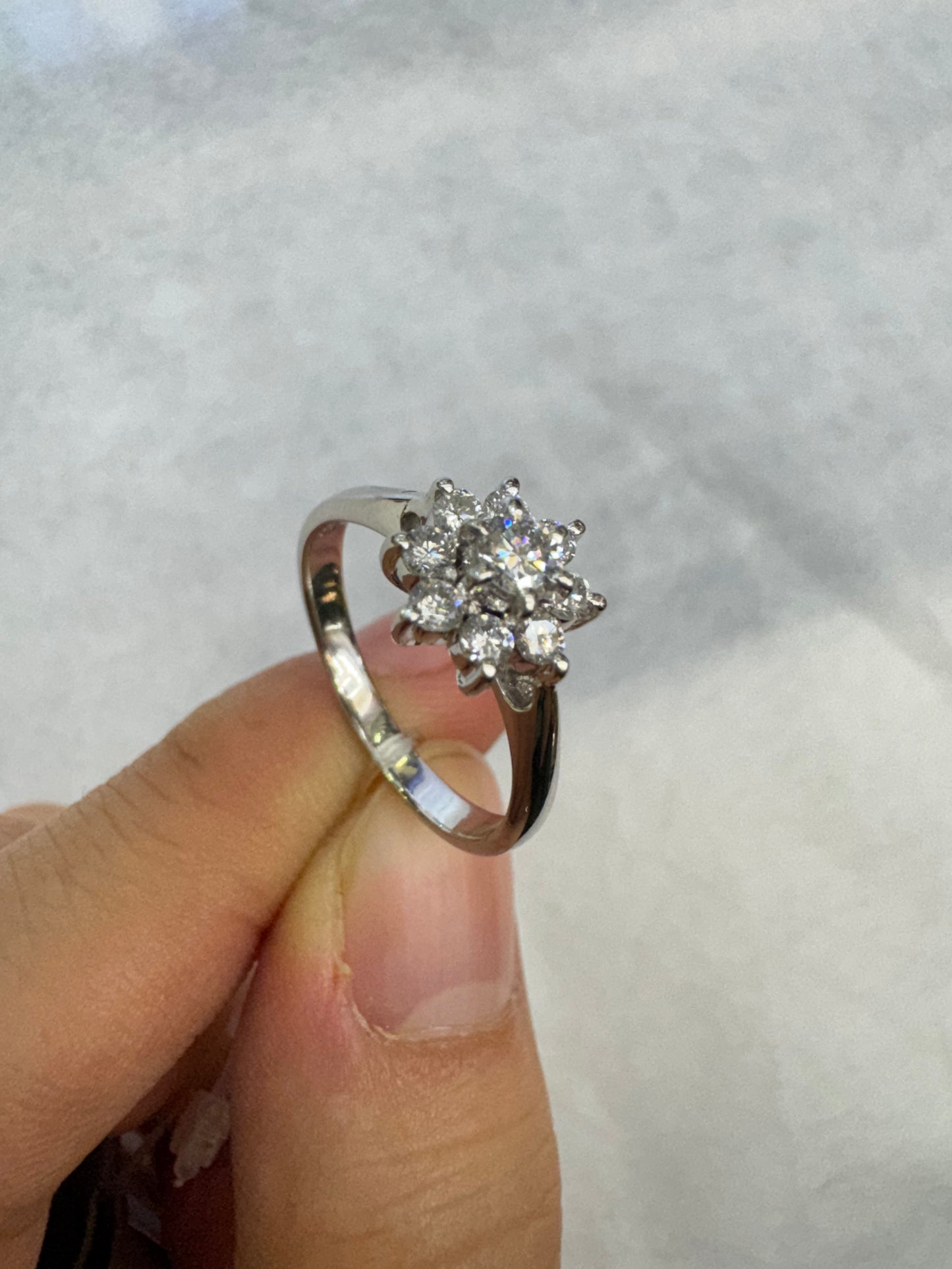 Ring diamond Center: 0.29ct, keliling: 0.32ct, PT900, Total 5gr