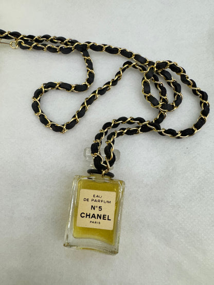 Chanel Necklace Parfume N5 Black GHW (Nota pembelian)