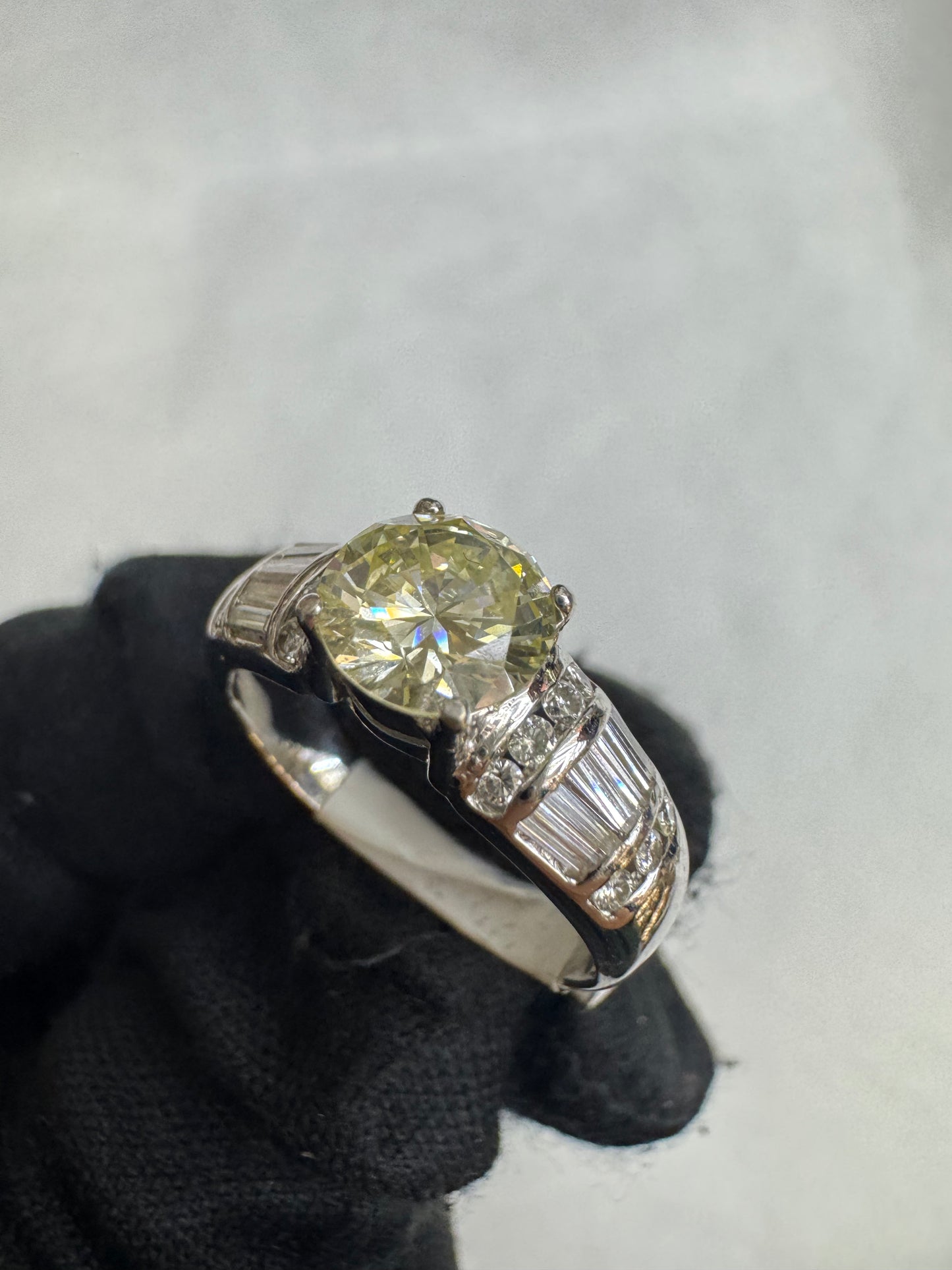13. Diamond ring 2crt
