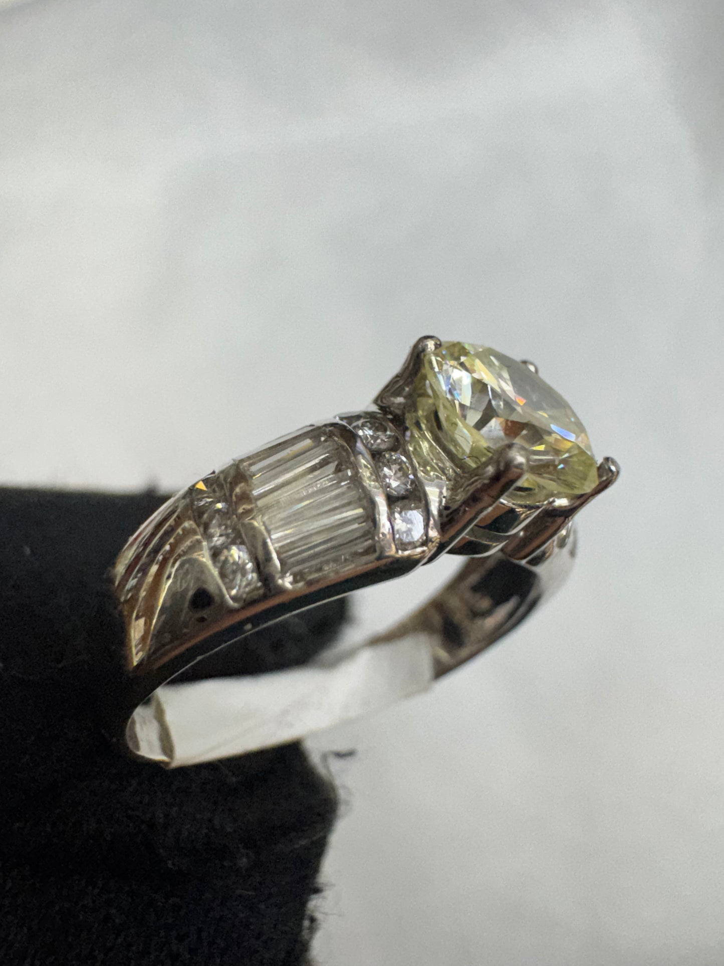 13. Diamond ring 2crt