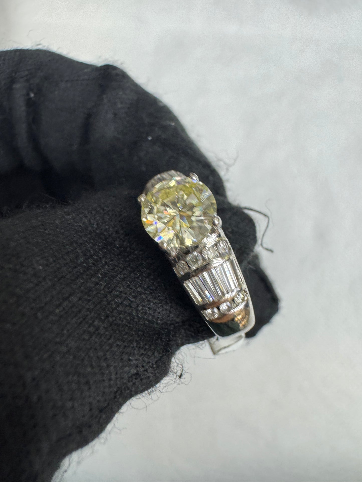 13. Diamond ring 2crt