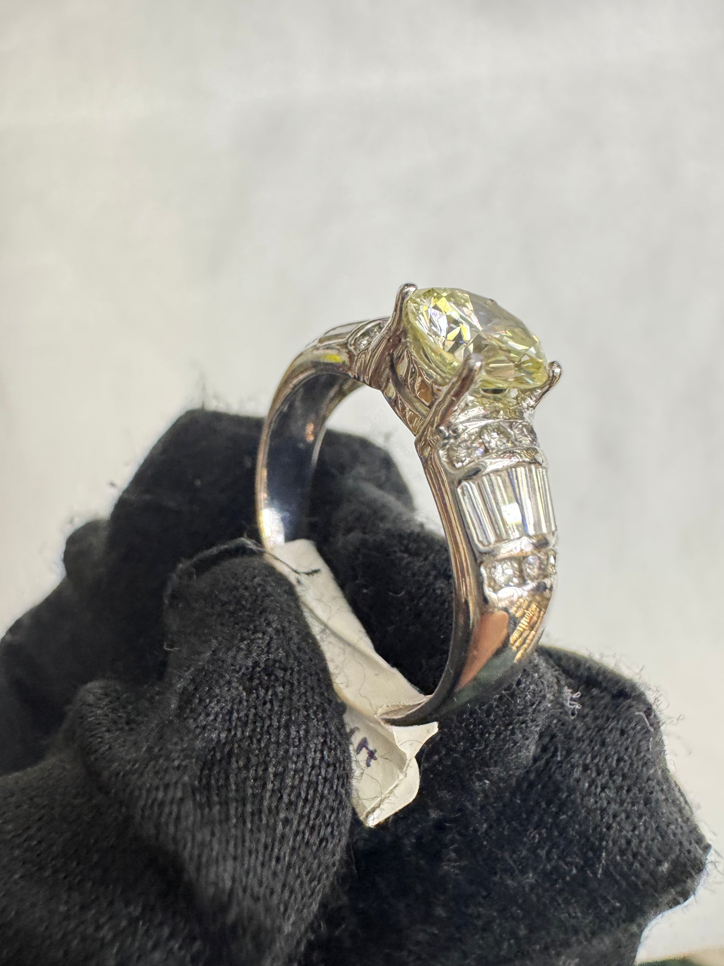 13. Diamond ring 2crt