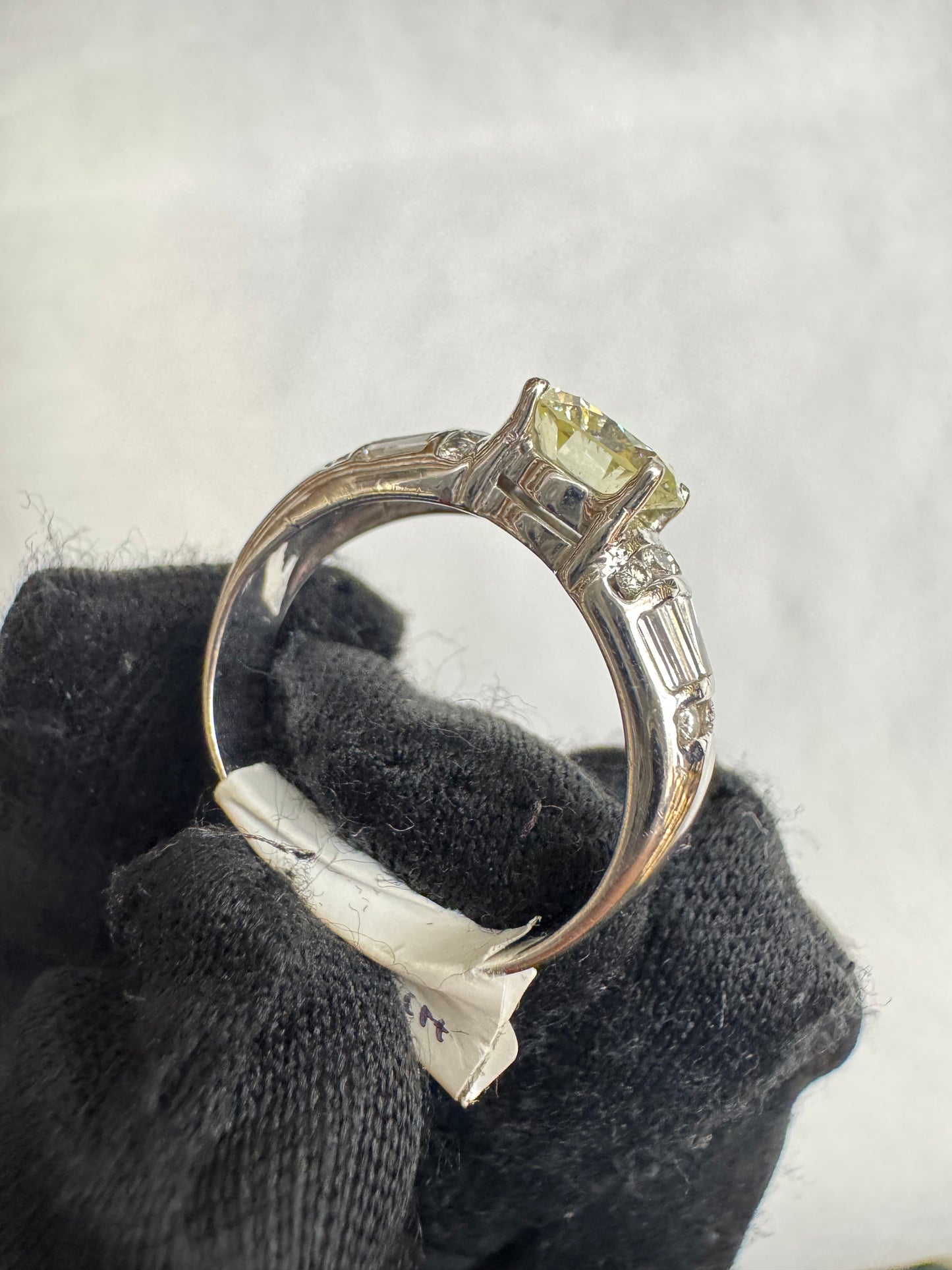 13. Diamond ring 2crt