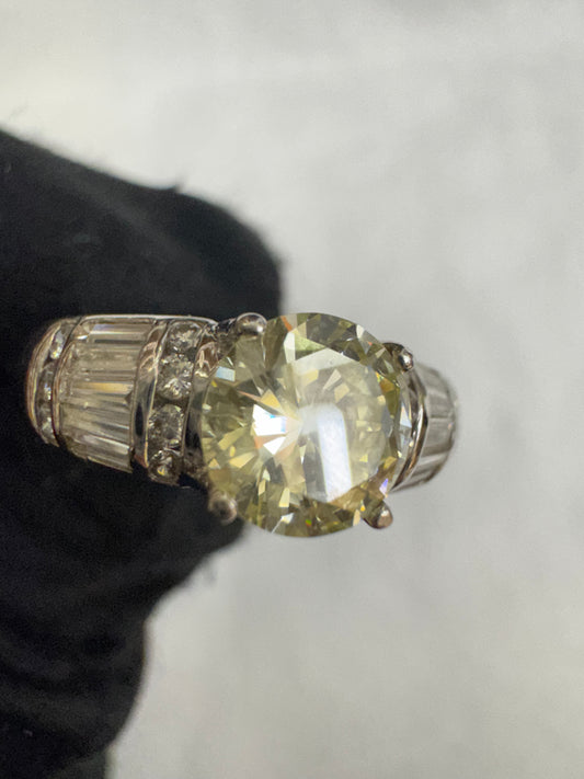 13. Diamond ring 2crt
