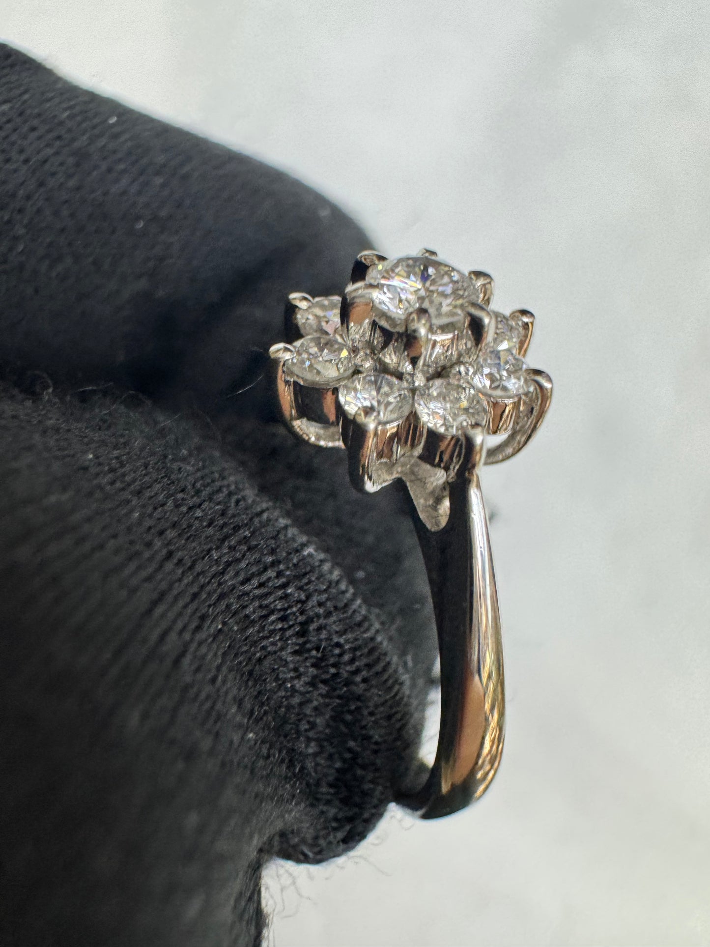 Ring diamond Center: 0.29ct, keliling: 0.32ct, PT900, Total 5gr