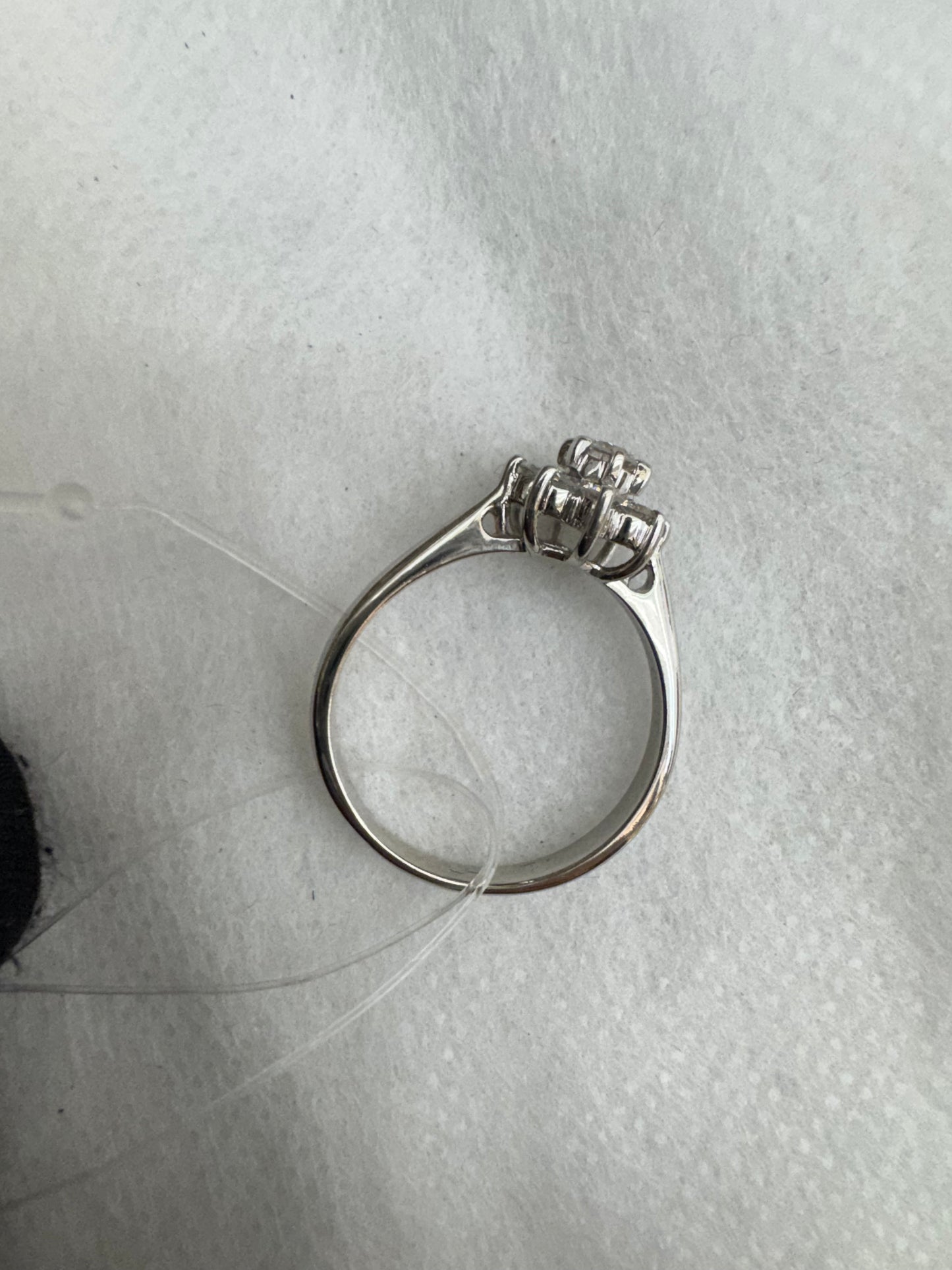 Ring diamond Center: 0.29ct, keliling: 0.32ct, PT900, Total 5gr