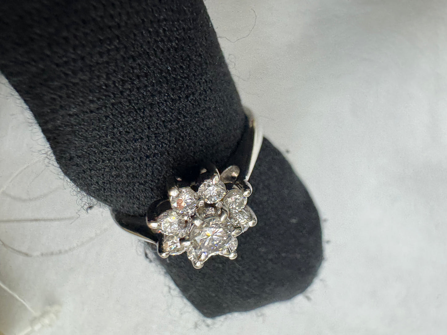 Ring diamond Center: 0.29ct, keliling: 0.32ct, PT900, Total 5gr