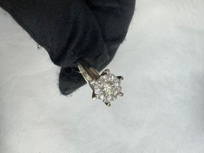 Ring Diamond Center: 0.29ct, keliling: 0.32ct, white gold: 5.35gr
