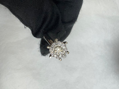 Ring Diamond Center: 0.29ct, keliling: 0.32ct, white gold: 5.35gr
