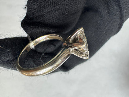 Ring Diamond Center: 0.29ct, keliling: 0.32ct, white gold: 5.35gr