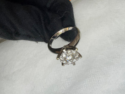 Ring Diamond Center: 0.29ct, keliling: 0.32ct, white gold: 5.35gr