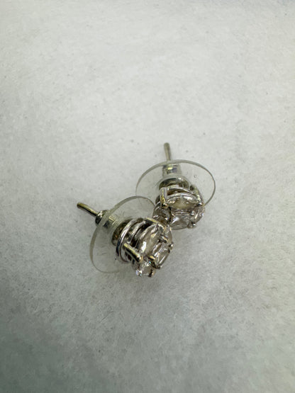 17. Diamond Earing