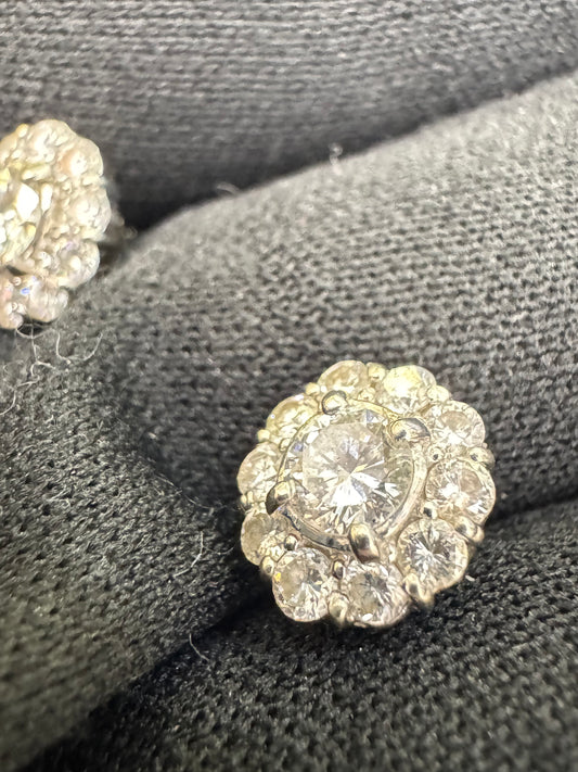 16. Diamond earing