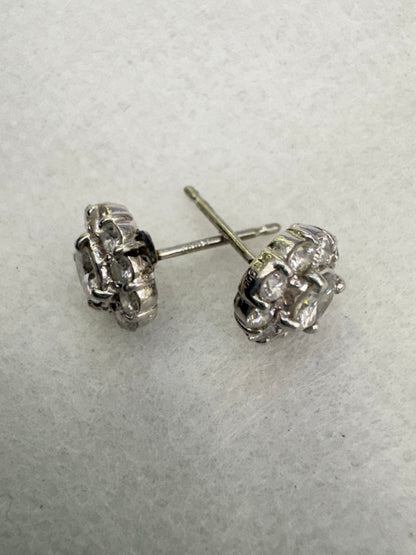 16. Diamond earing