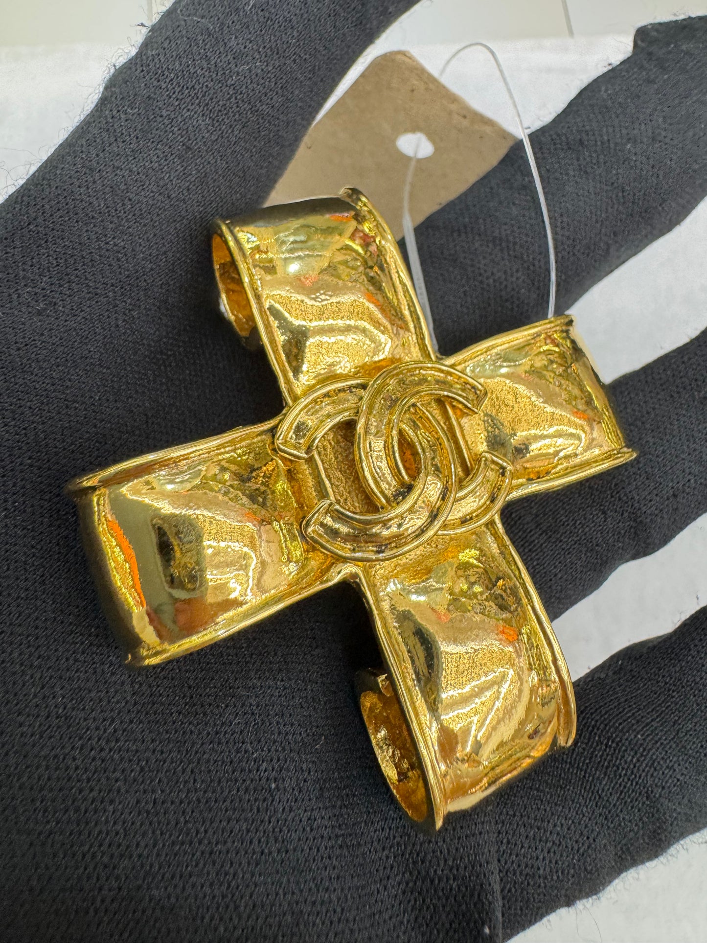 Chanel Brooch Coco Mark Ribbon Cross Gold GHW (Nota Pembelian)