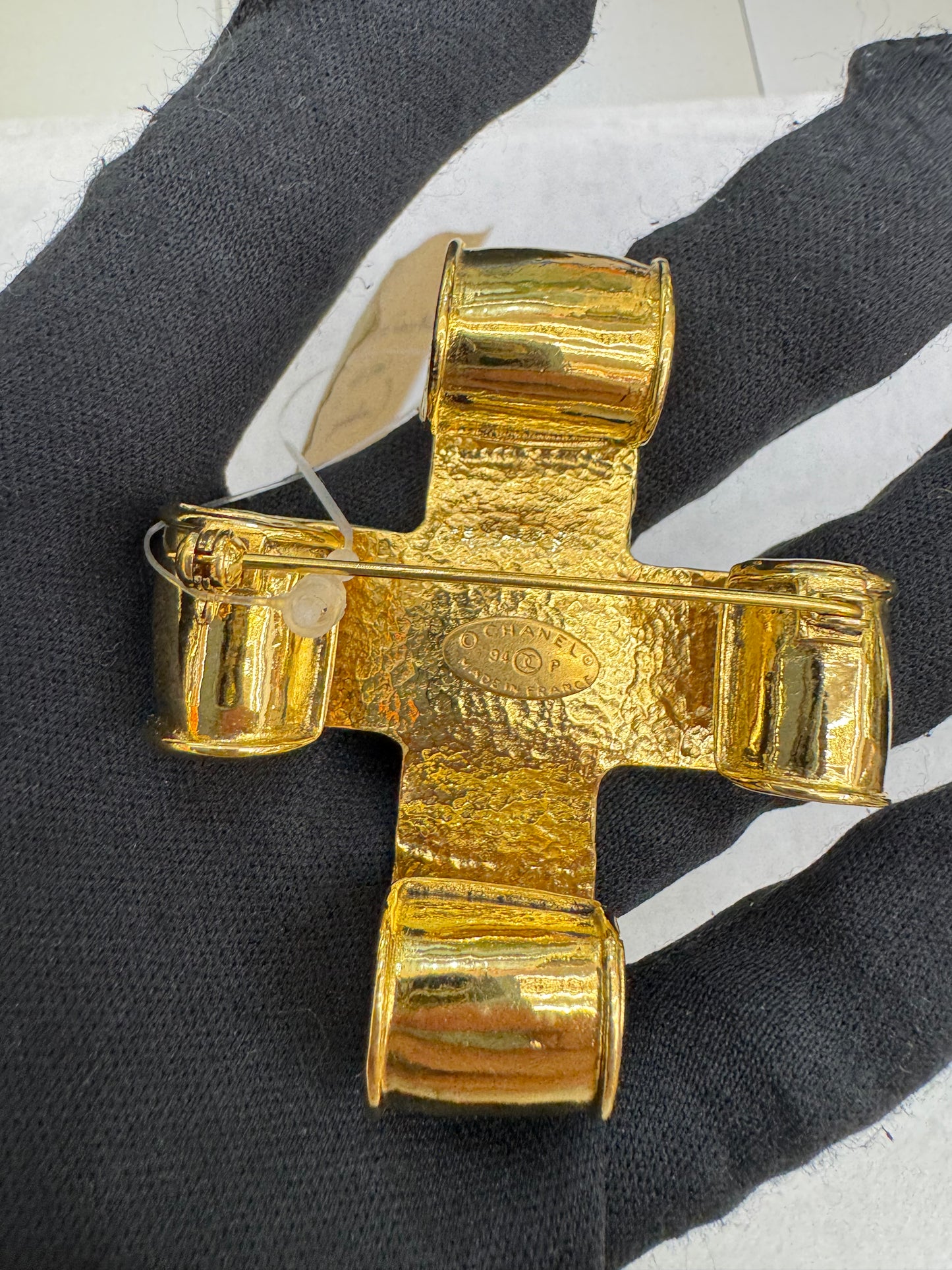Chanel Brooch Coco Mark Ribbon Cross Gold GHW (Nota Pembelian)