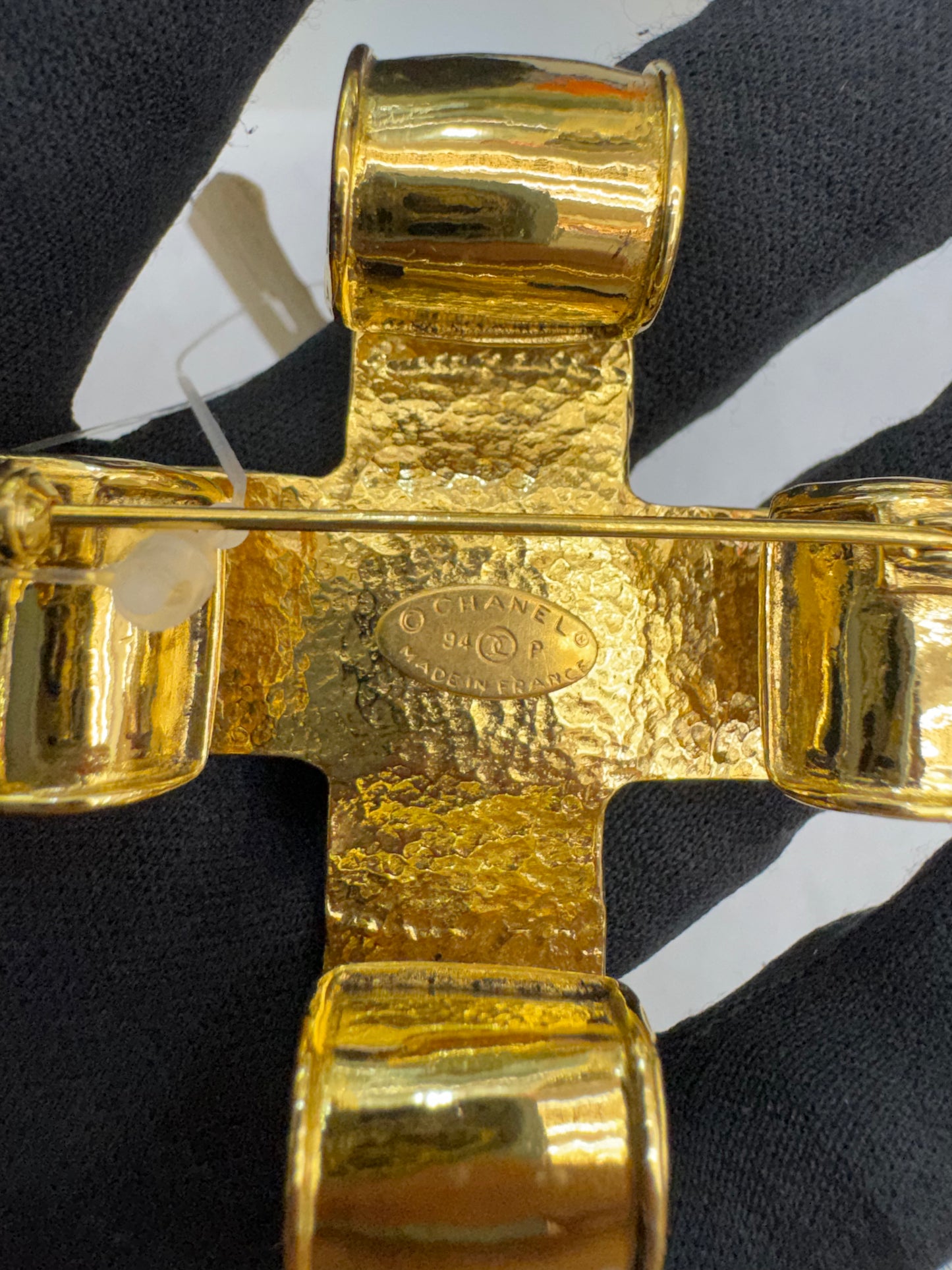 Chanel Brooch Coco Mark Ribbon Cross Gold GHW (Nota Pembelian)