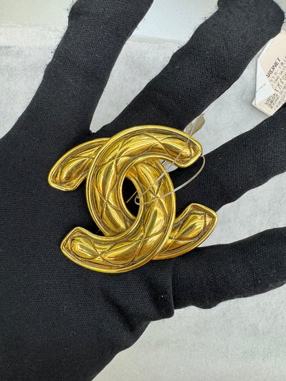 Chanel Brooch Golden Metal Gold GHW (Nota pembelian)