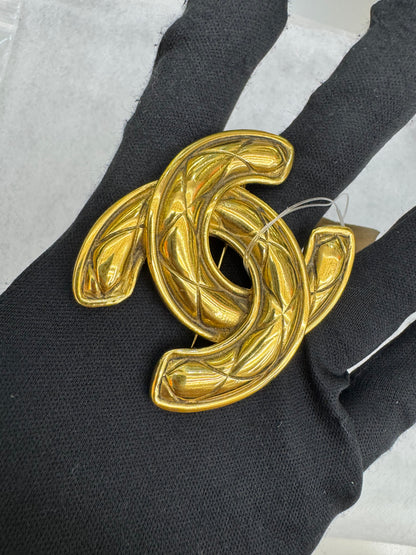 Chanel Brooch Golden Metal Gold GHW (Nota pembelian)