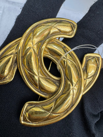 Chanel Brooch Golden Metal Gold GHW (Nota pembelian)