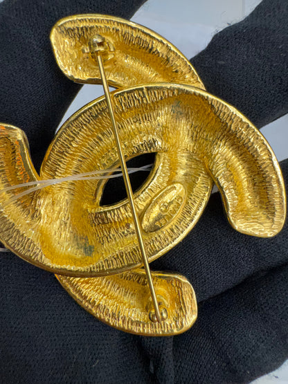 Chanel Brooch Golden Metal Gold GHW (Nota pembelian)