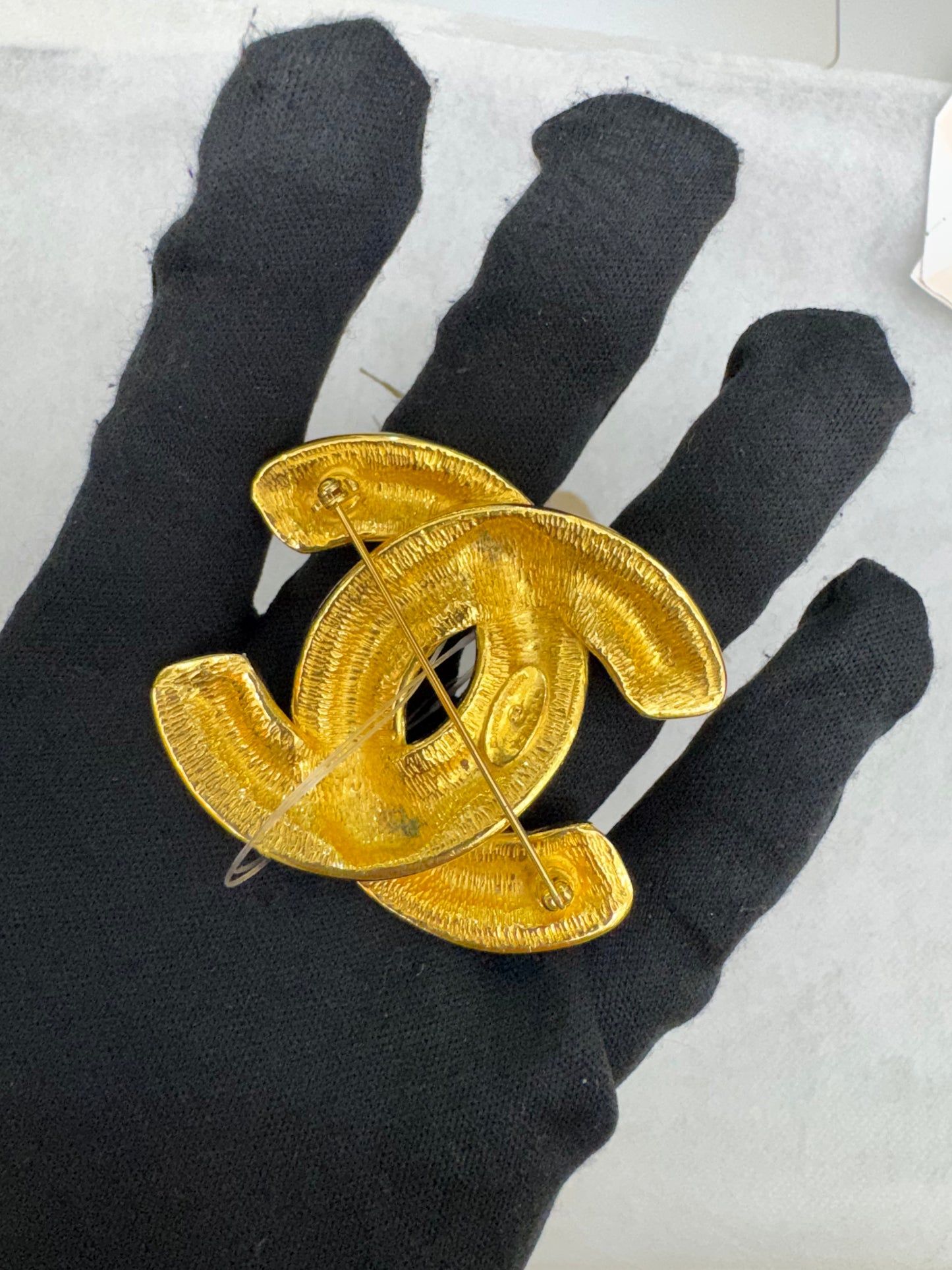 Chanel Brooch Golden Metal Gold GHW (Nota pembelian)