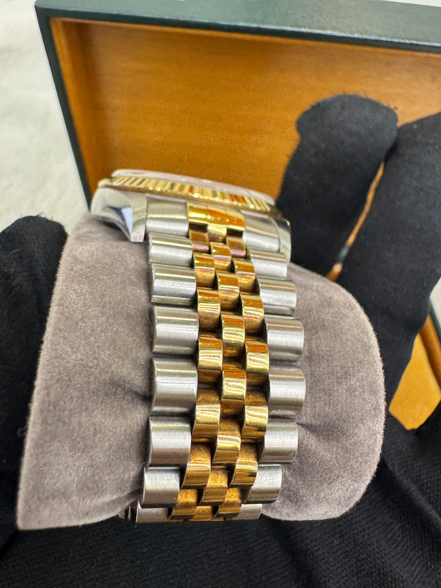 Rolex Oyster Perpetual Datejust Superlative Chronometer Combination Steel Gold Yellow Dial Diamond (Garantie, Sambungan Chain, Booklet, Hangtag, Box)