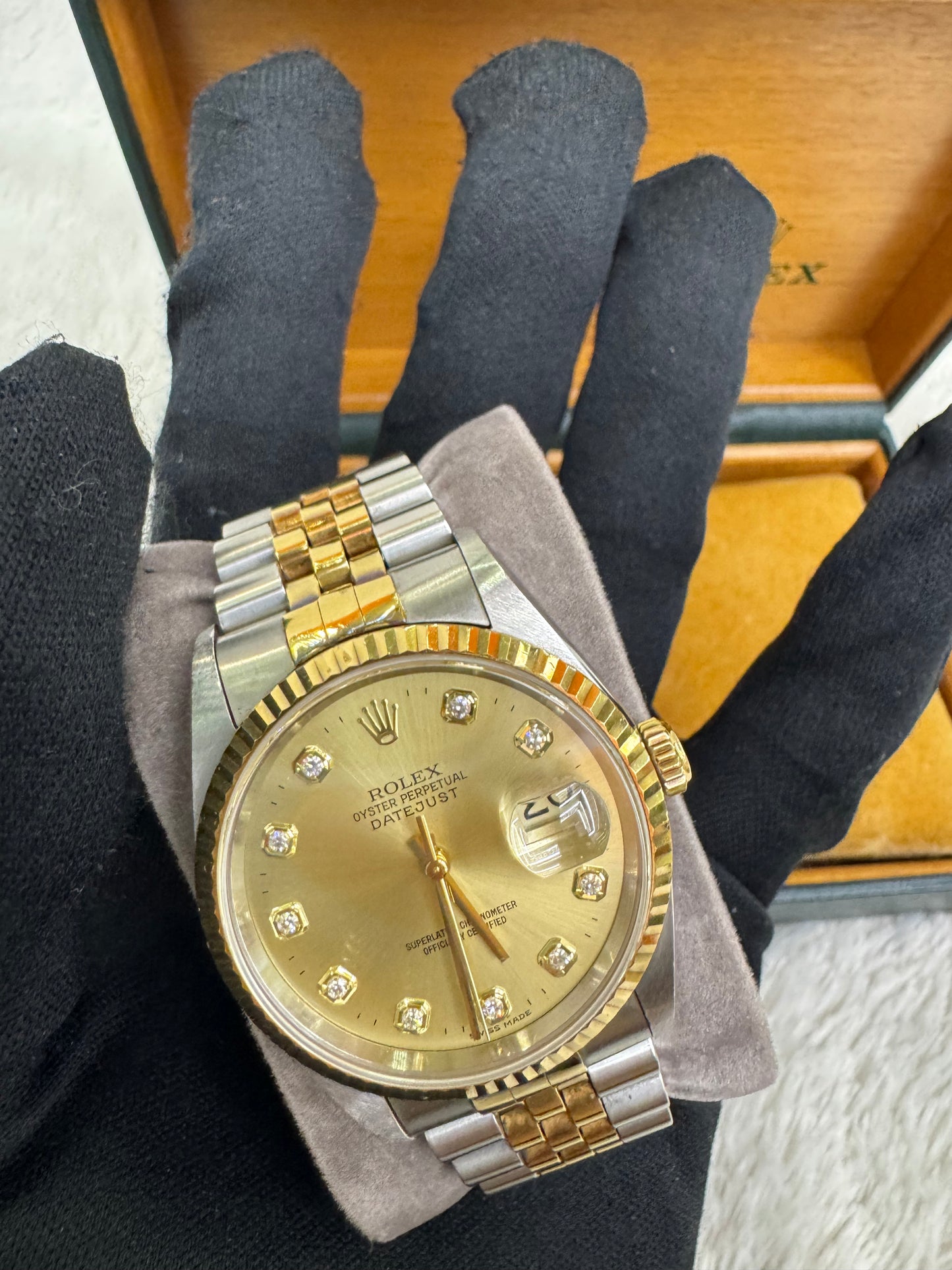 Rolex Oyster Perpetual Datejust Superlative Chronometer Combination Steel Gold Yellow Dial Diamond (Garantie, Sambungan Chain, Booklet, Hangtag, Box)