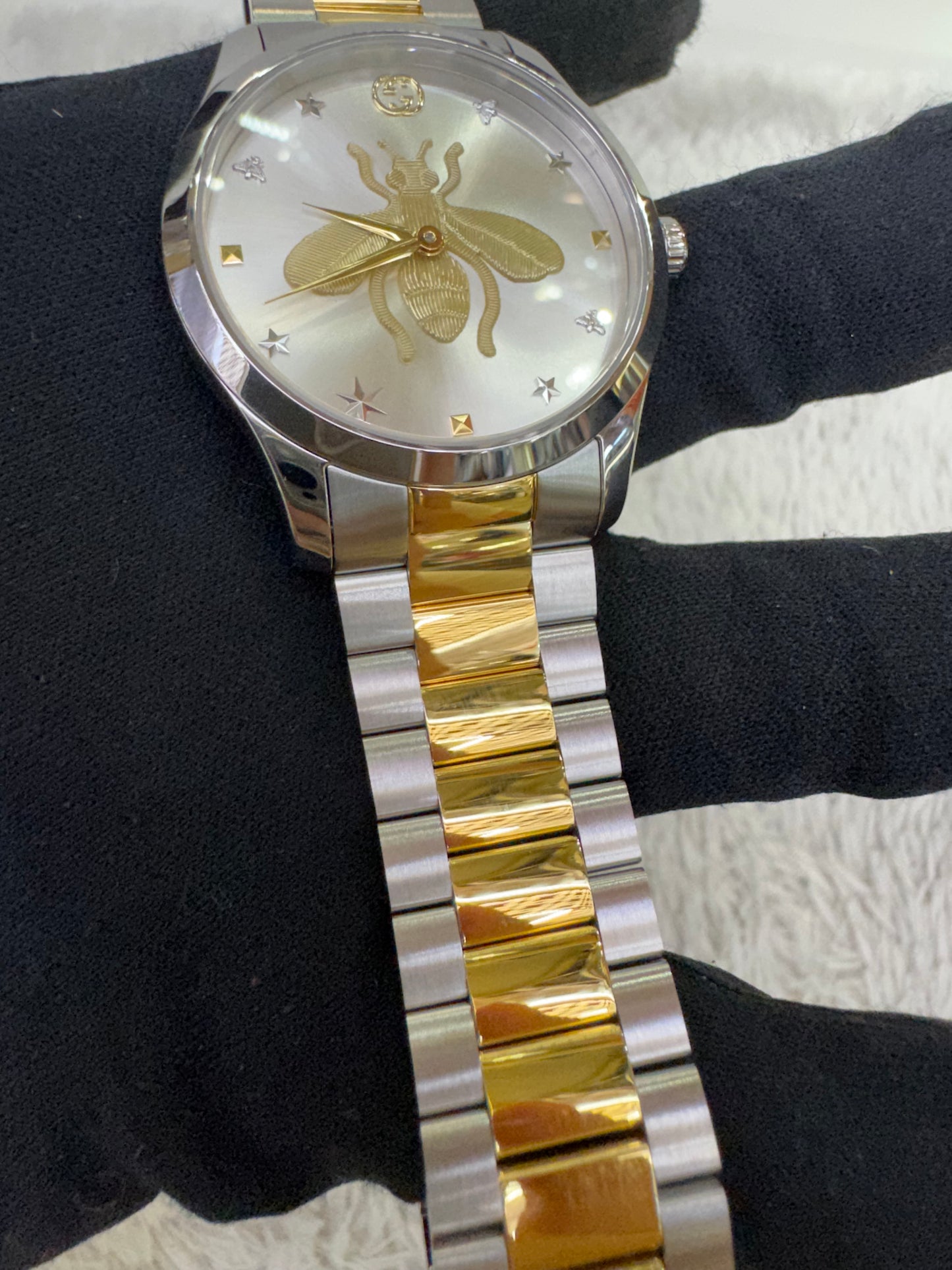 New Gucci G-Timeless Bee Quartz Watch Two Tone 38mm Stainless Steel (Spons, Certificate, DB)