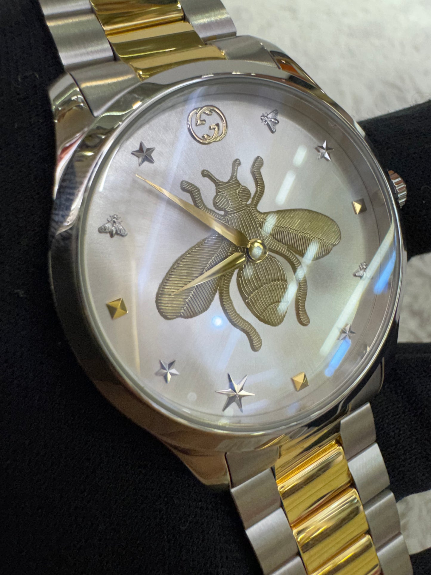 NEW Gucci G-Timeless Bee Quartz Watch Two Tone 38mm Stainless steel (Rec)