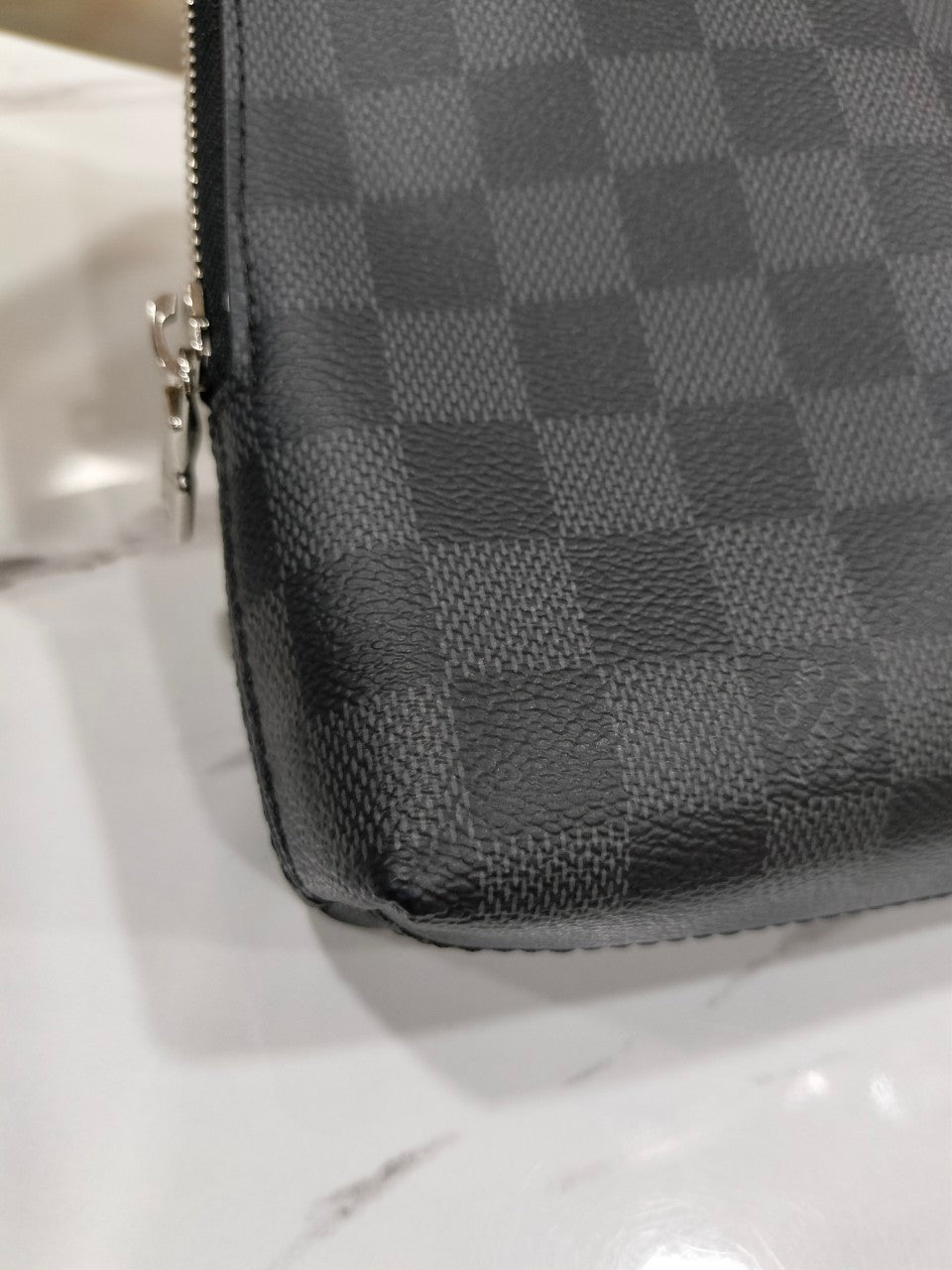 LV Zip Pouch Graphite 2020