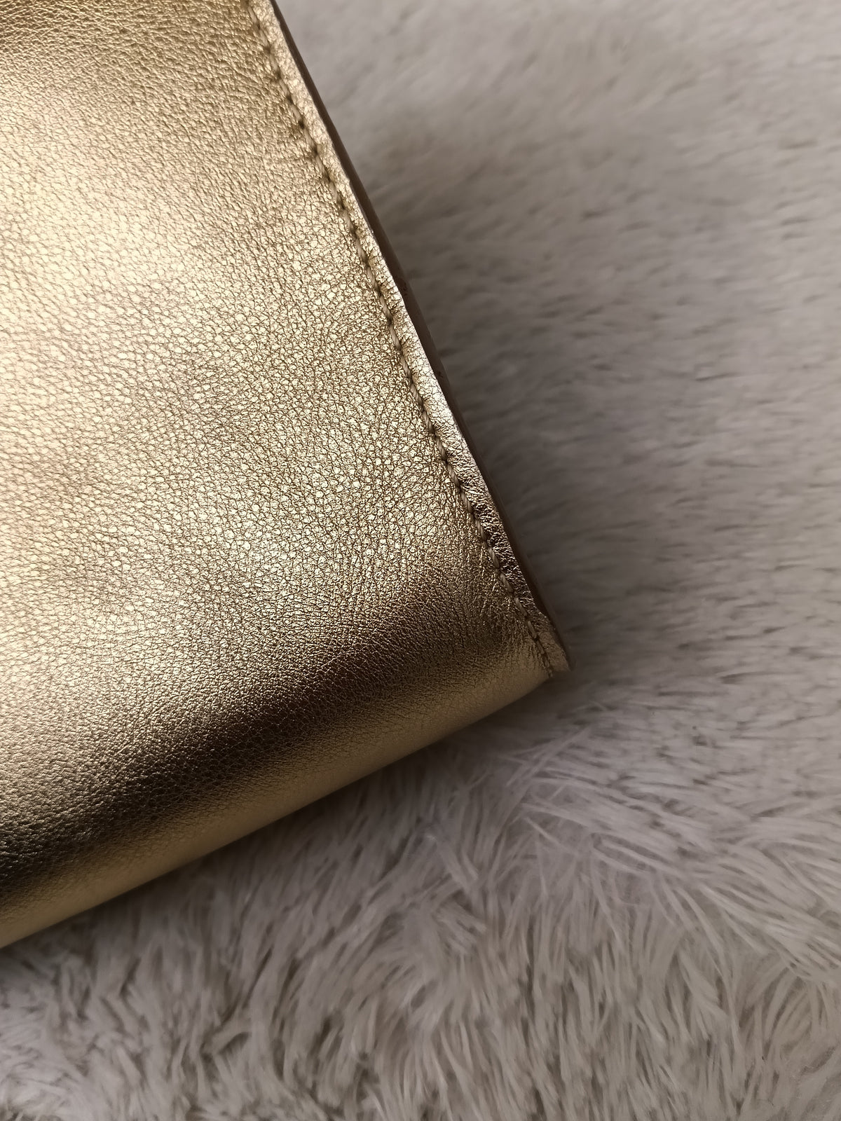 LV Pouch Louise EW Cuir Dore 2015