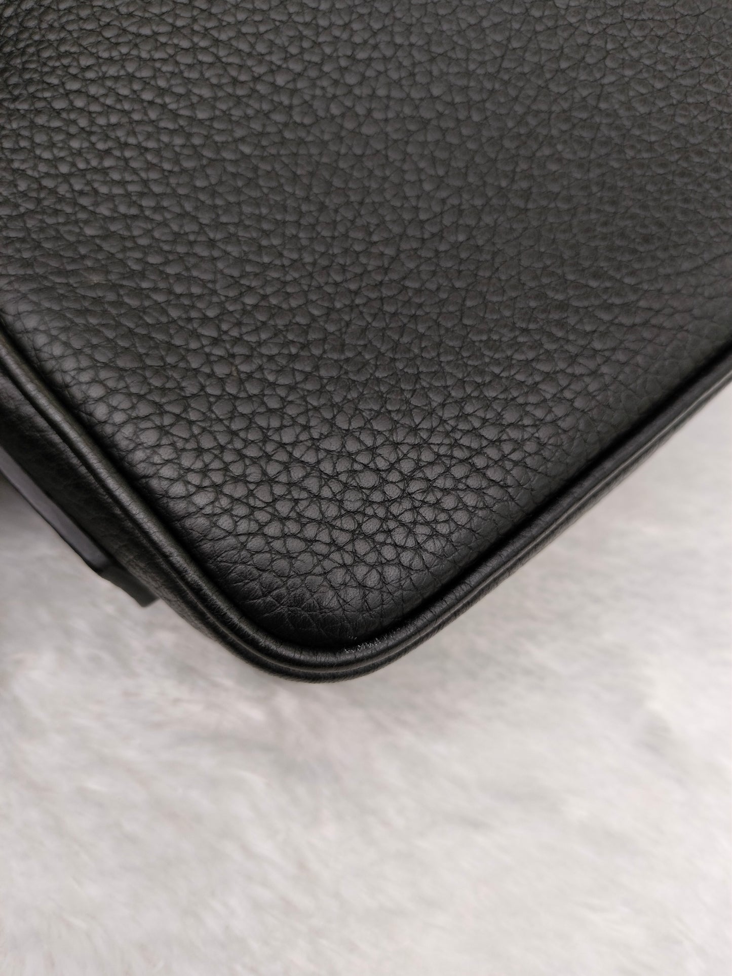LV Kasai Clutch Grained Black 2019
