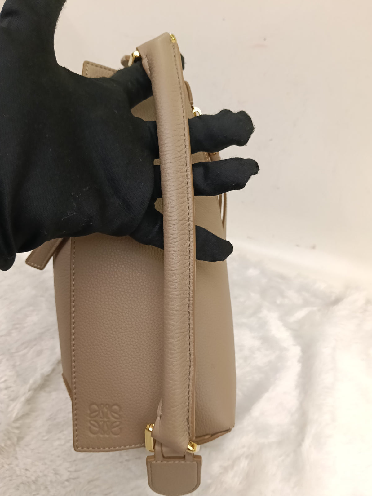 Loewe Puzzle Small Edge Grained Sand GHW 2023