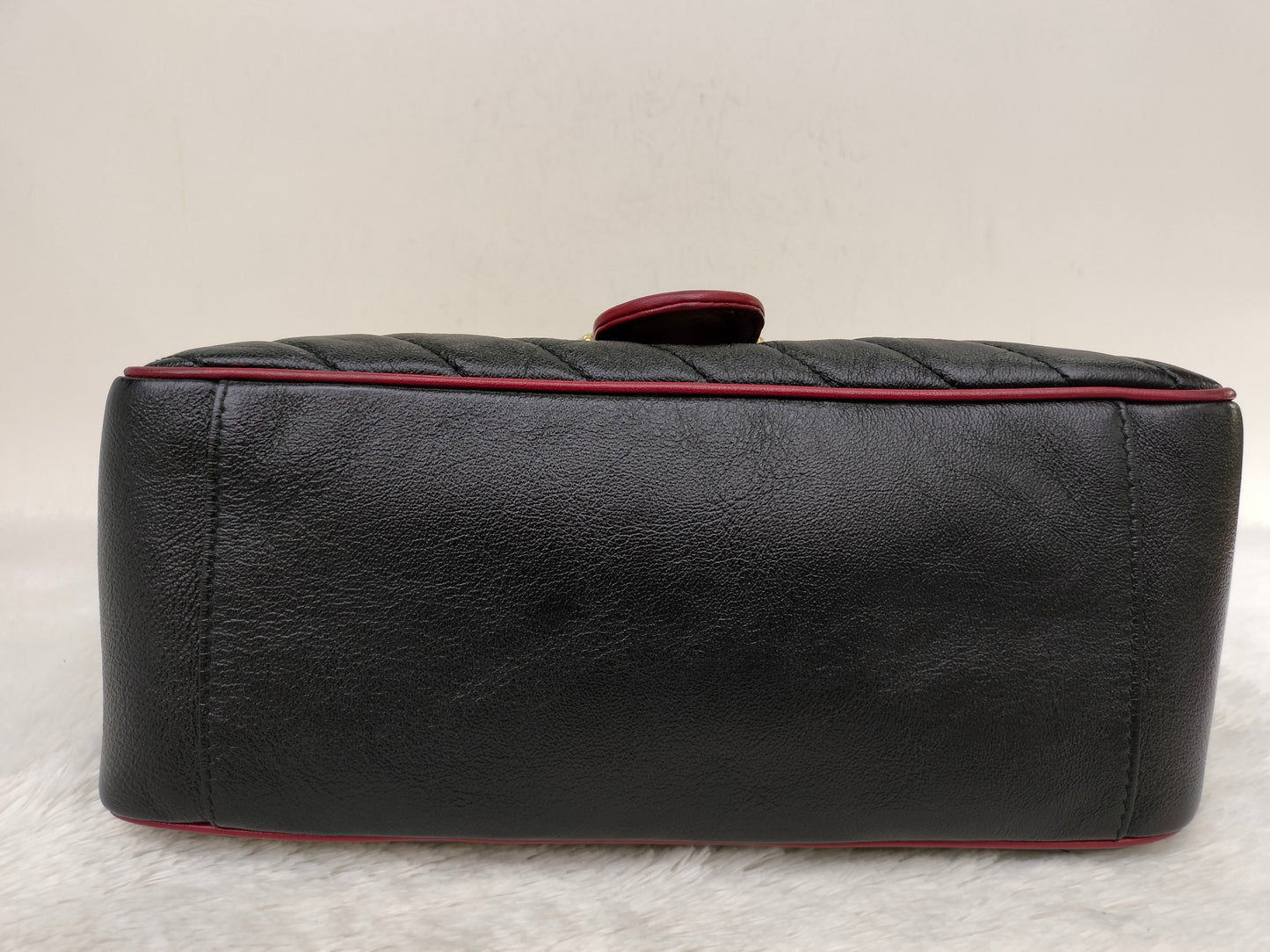 Gucci Marmont Top Handle Medium Black Red GHW