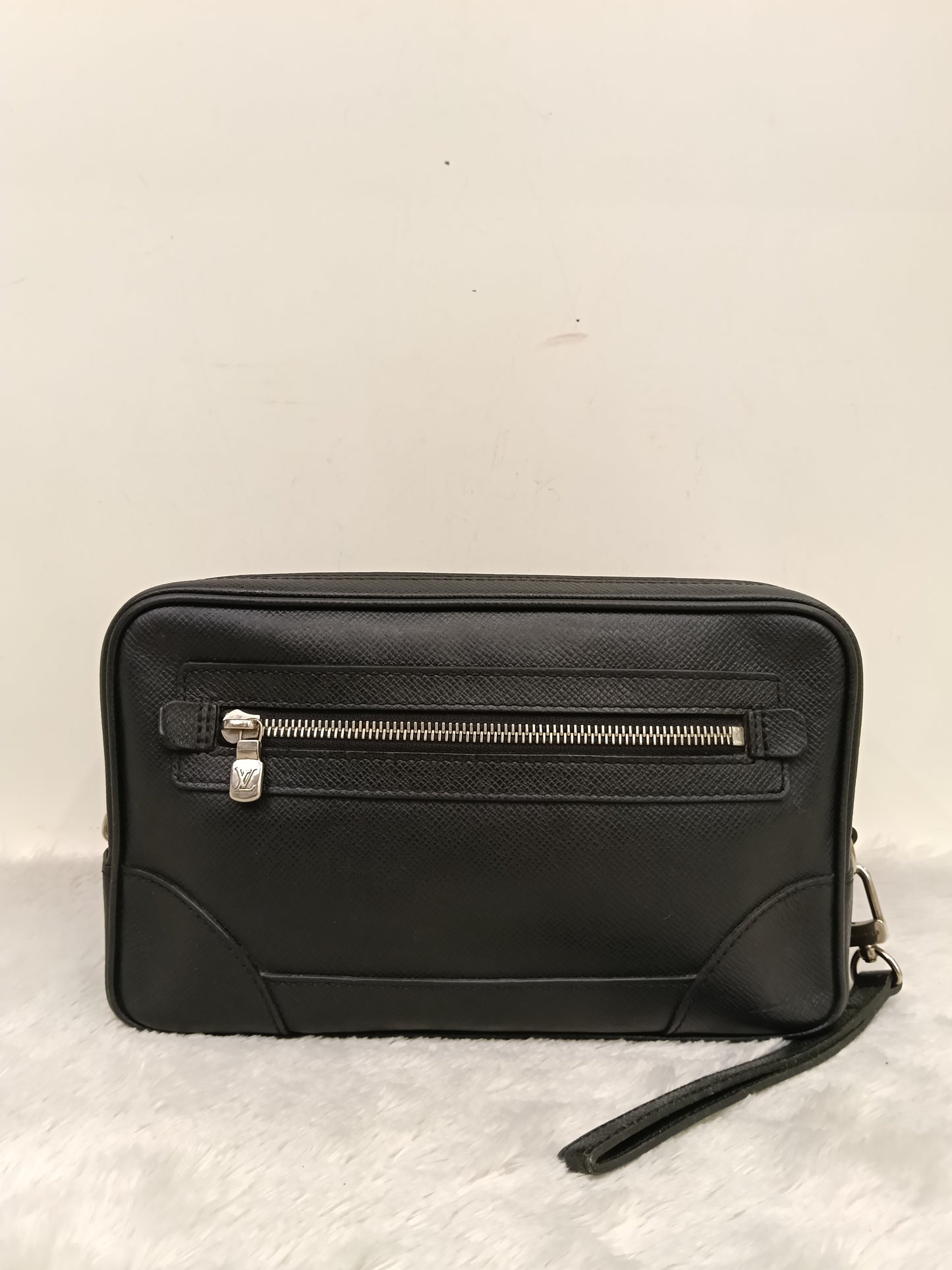 LV Neo Pavel Clutch Taiga Ardoise Black 2009