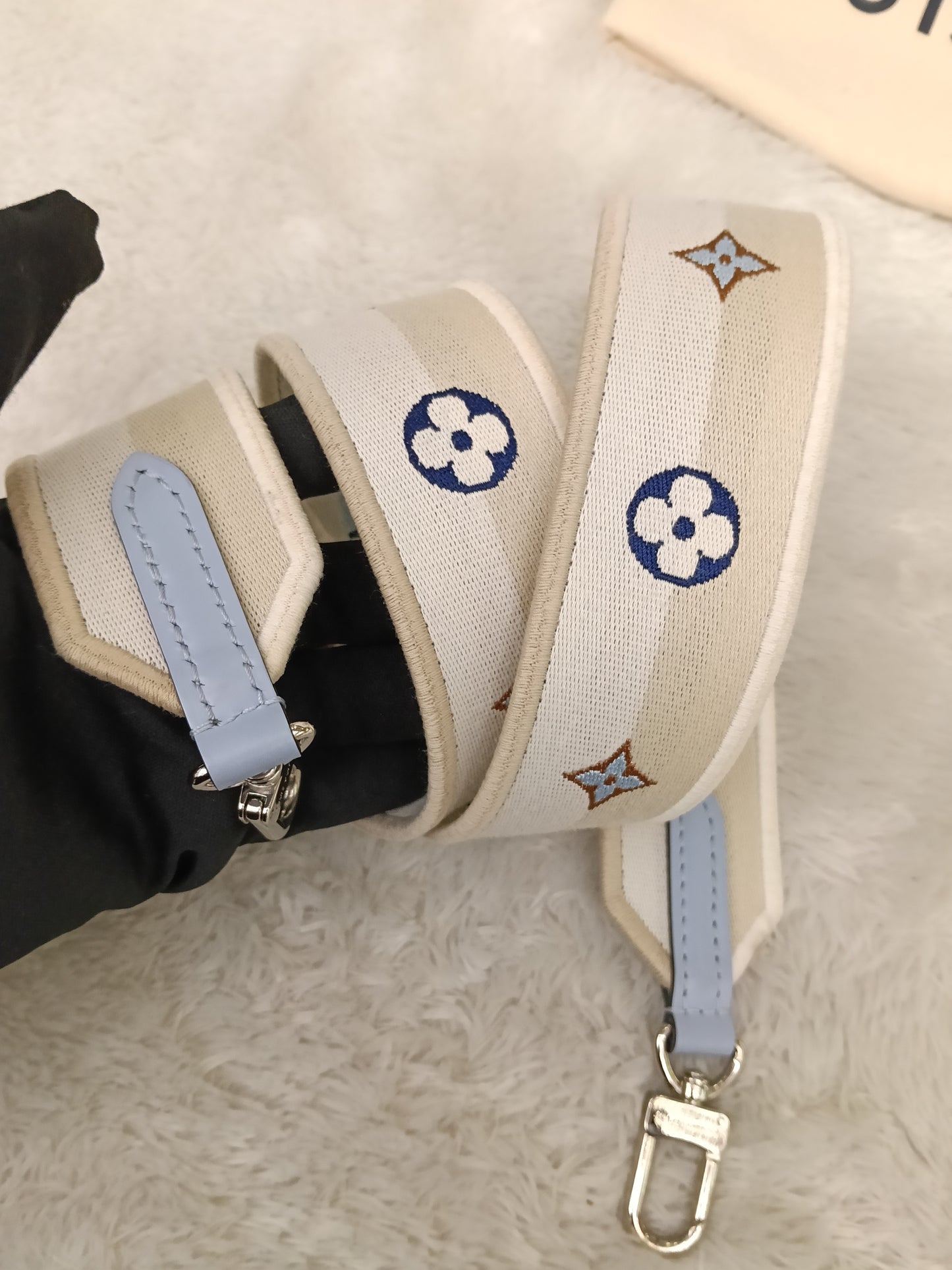 LV Alma BB Epi Bleu Nuage (CHIP)