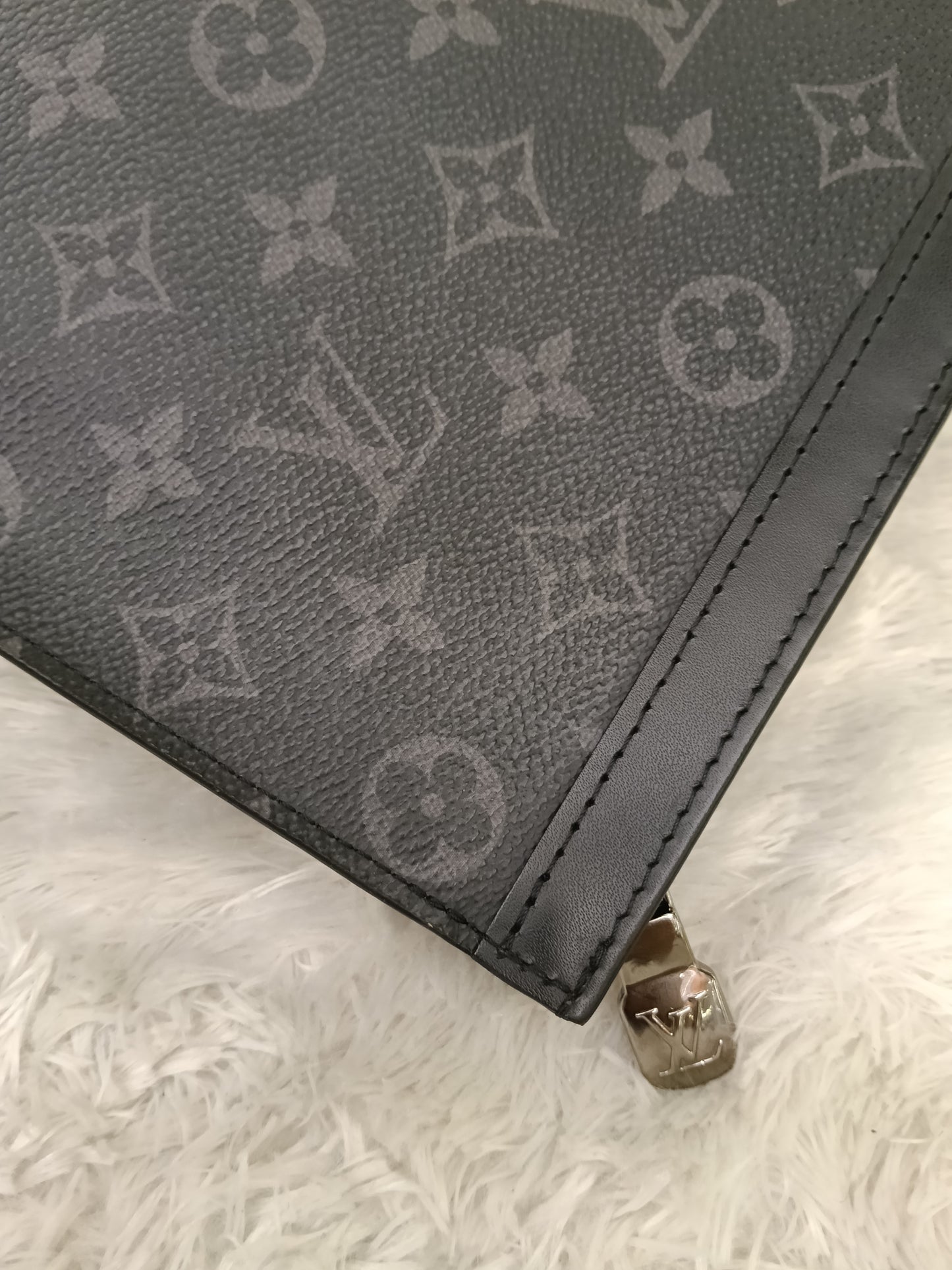 LV Pochette Voyage Monogram Eclipse 2019