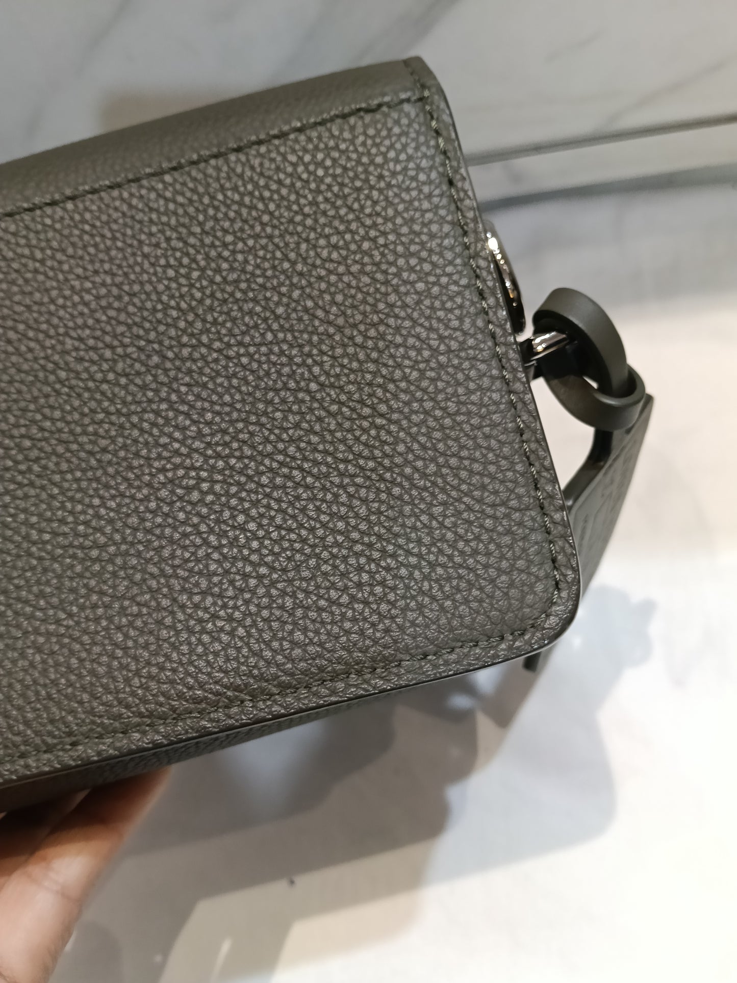 LV Fastline Wearable Wallet Aerogram Khaki (CHIP)