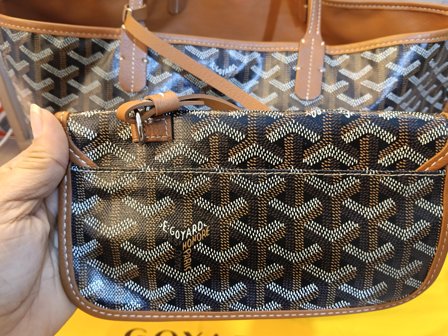 Goyard St Louis PM Black Tan SHW 2023
With pocket, db